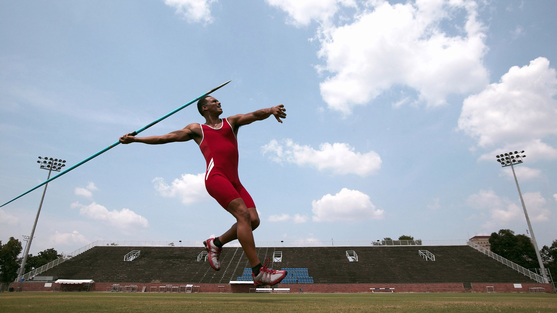 乐鱼官方登录入口-克罗地亚骑手奥利维亚·马尔顿·米哈尔迪内茨在2024年国际马术联合会世界障碍赛中以“Golden Loui H”马匹获得第六名，展现出色表现。